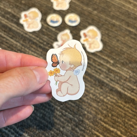 BRANDY MELVILLE *Bundle/8* Pins & Stickers Reading Buttons - Picture 2 of 7